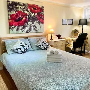 Perfect Home-private Washrooms,free Parking,high Speed Net , Toronto Kanada