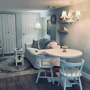 Quaint 1 Bedroom Lower In Victoria, Bc , Victoria Kanada