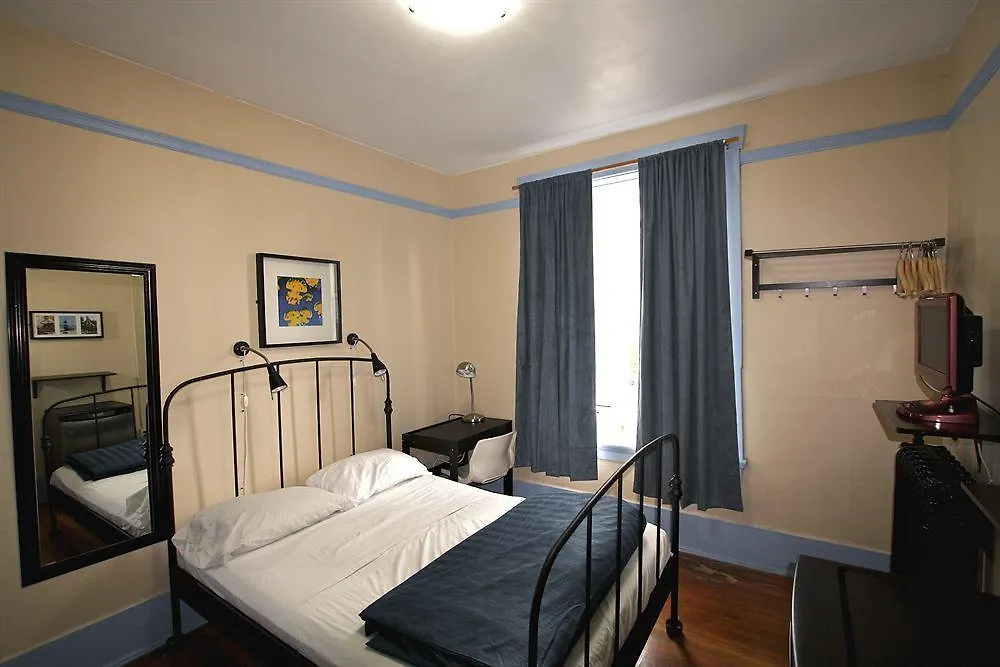 Samesun Vancouver Hostel